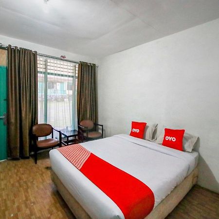 Oyo 2322 Dien Karona Hotel Berastagi Luaran gambar