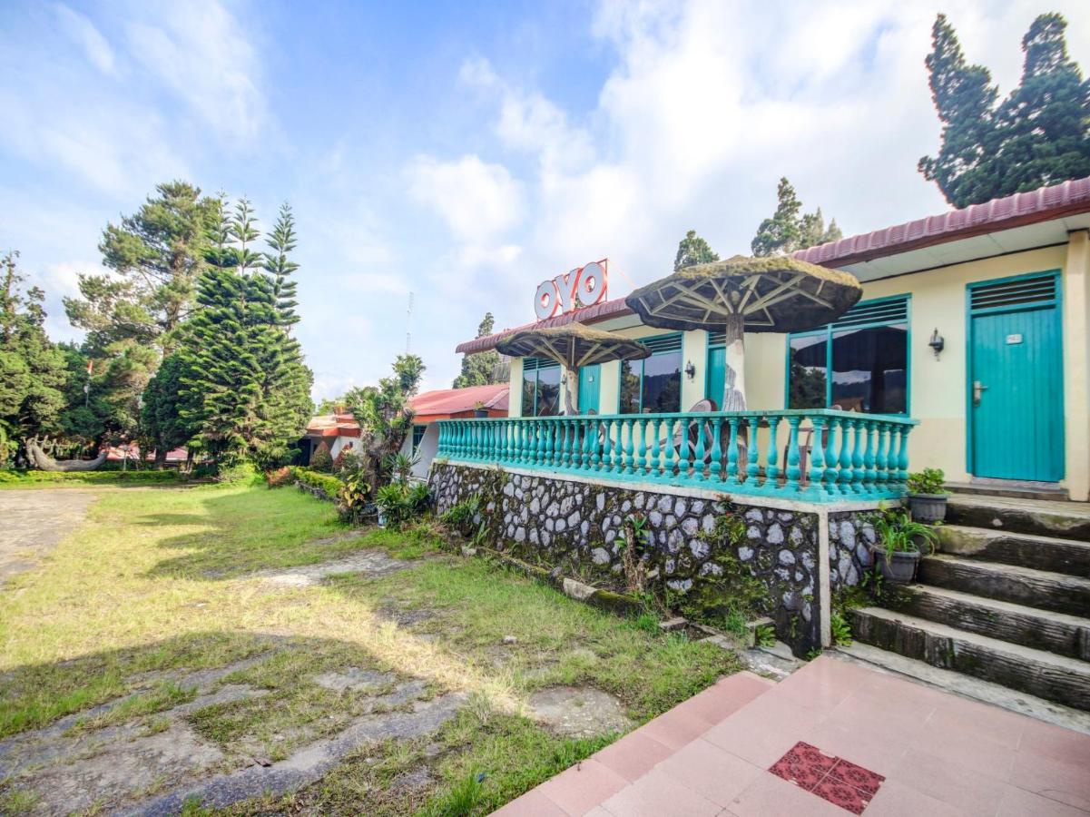 Oyo 2322 Dien Karona Hotel Berastagi Luaran gambar