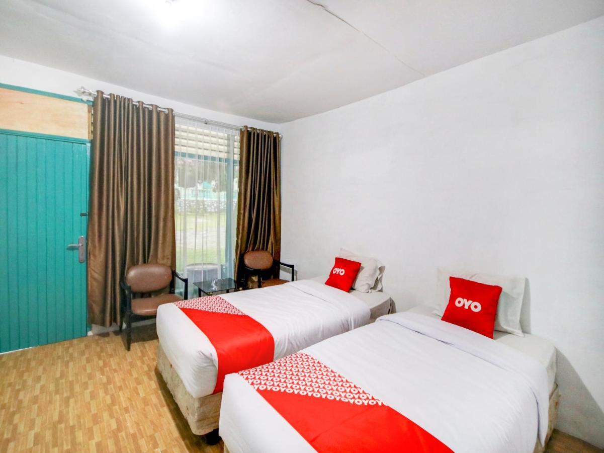 Oyo 2322 Dien Karona Hotel Berastagi Luaran gambar