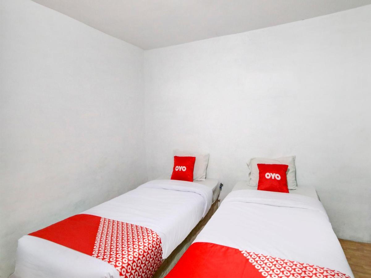 Oyo 2322 Dien Karona Hotel Berastagi Luaran gambar