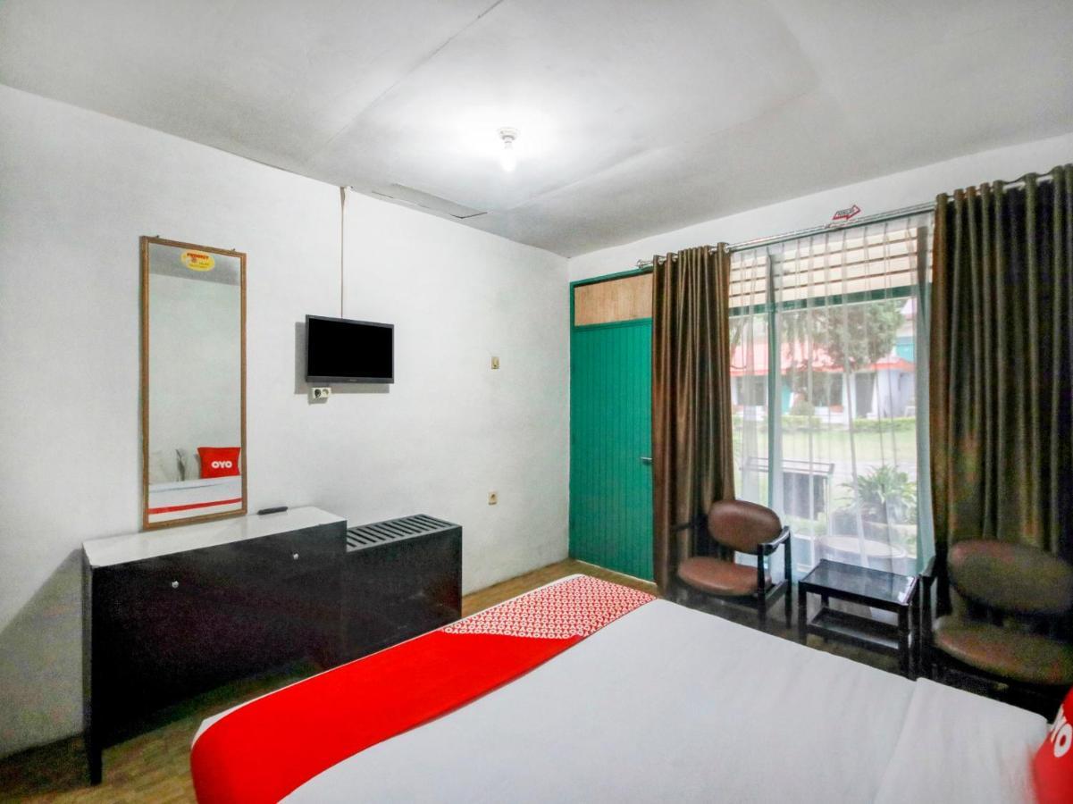 Oyo 2322 Dien Karona Hotel Berastagi Luaran gambar